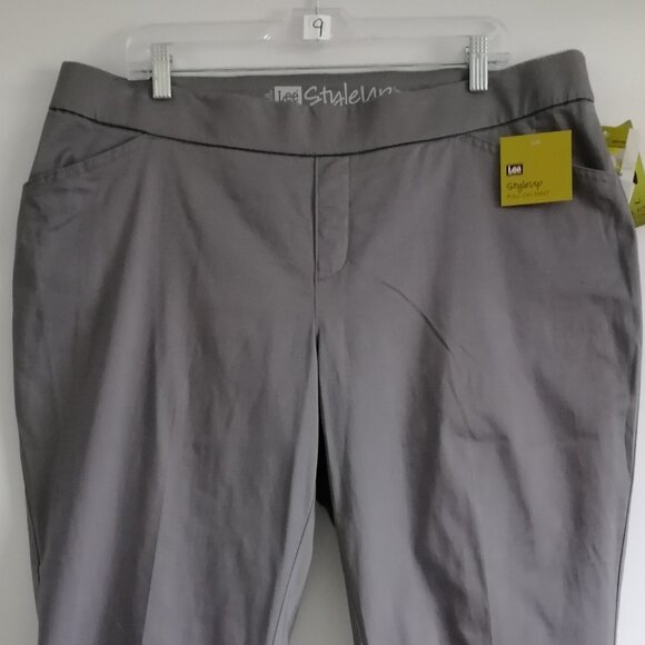 NWT Lee Womens Gray High Rise Flat Front Style Up Pull On Cropped Pants Size 18W - Picture 2 of 7